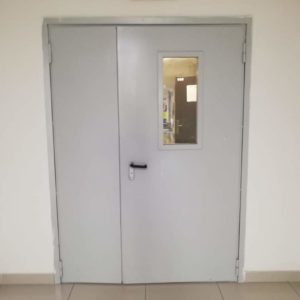 Противопожарная полуторапольная дверь со стеклом / серия FRM7287